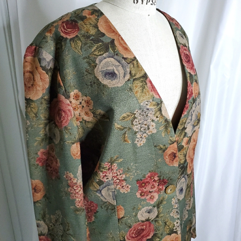 VINTAGE Casual Corner Floral Skirt Suit